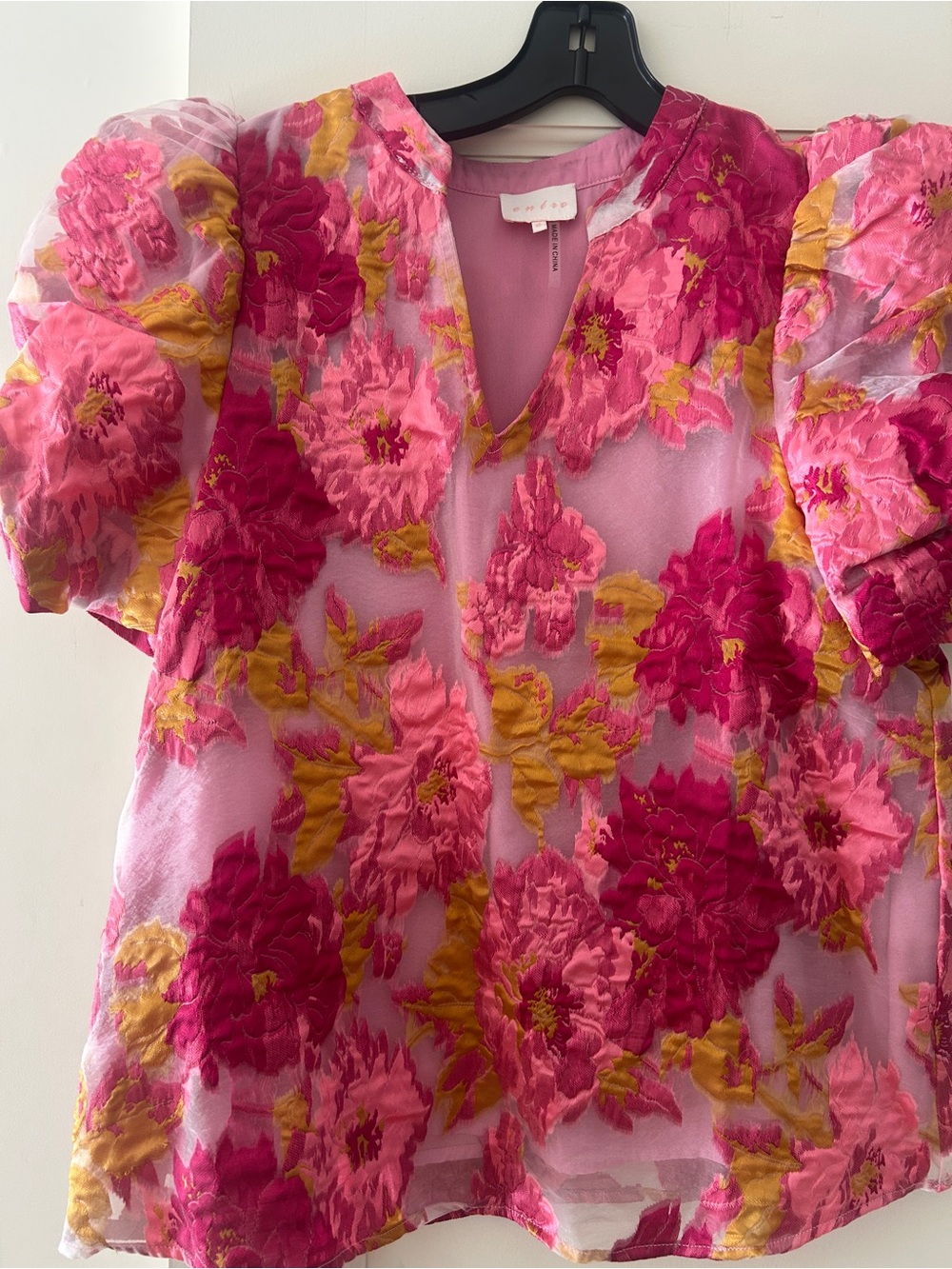 ENTRO lined organdy Pink Floral Jacquard Puff Sleeve Blouse – Size Small